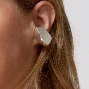 Sasha Statement Ear Cuff in Gold